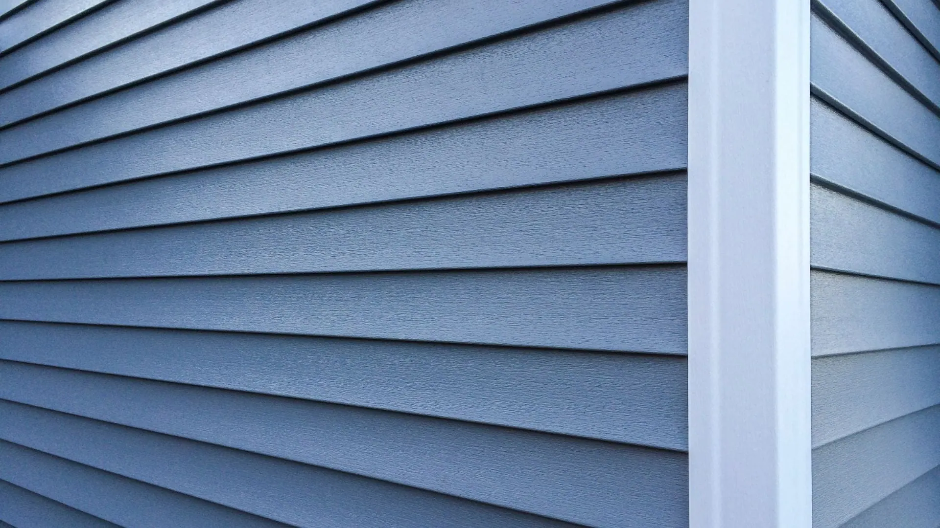 Vinyl siding painting on residential home